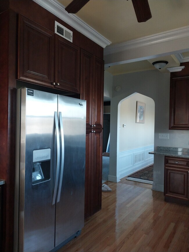 Piso de cocina completamente nuevo - 3927 Kirk St