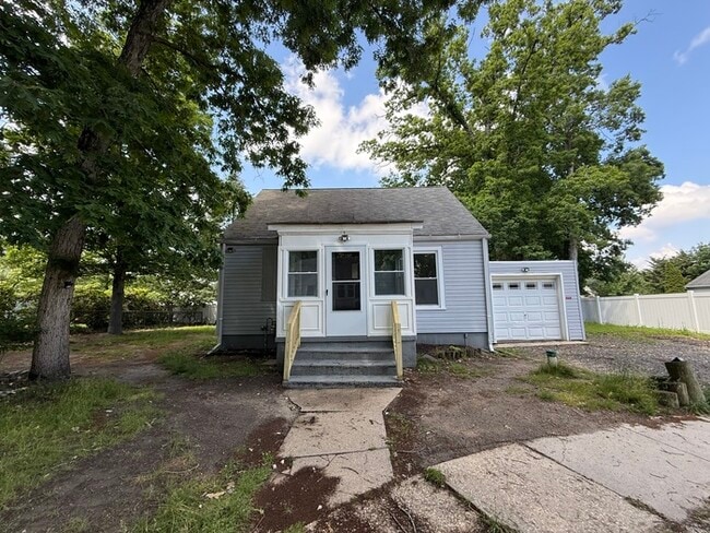 Building Photo - 1050 Alexander Dr
