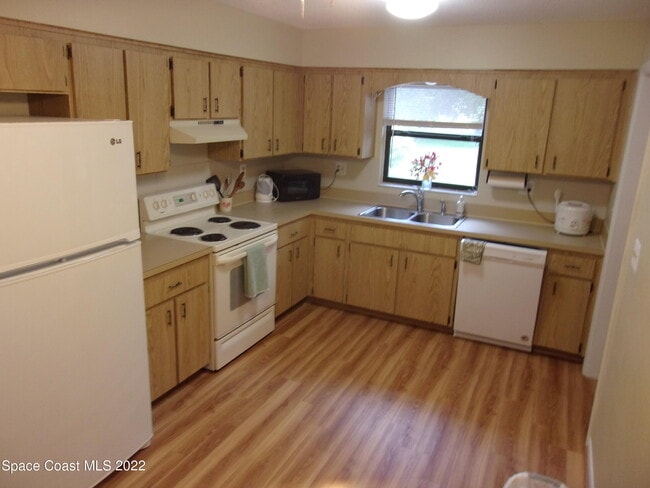Building Photo - 3074 Sea Gate Cir