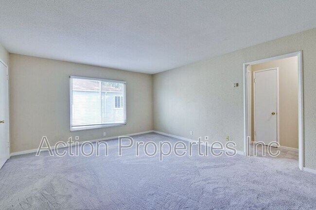 Building Photo - 625 Victor Way
