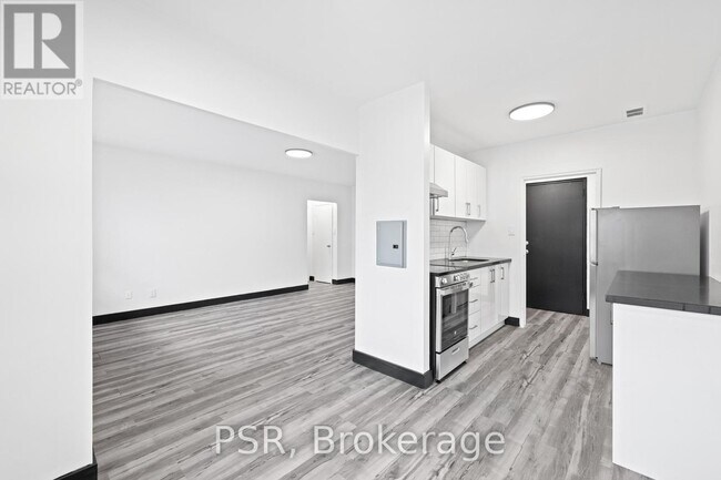 Photo du bâtiment - 600-600 Eglinton Ave W
