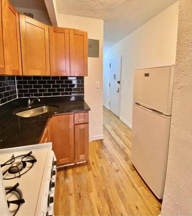 Foto del edificio - 247 W 21st St