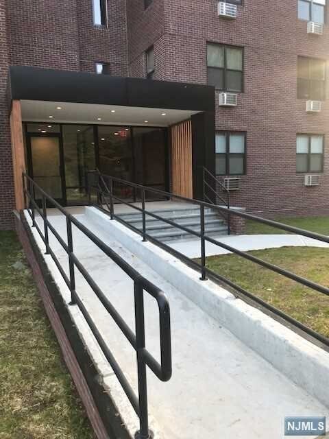 Foto del edificio - 3011 Edwin Ave