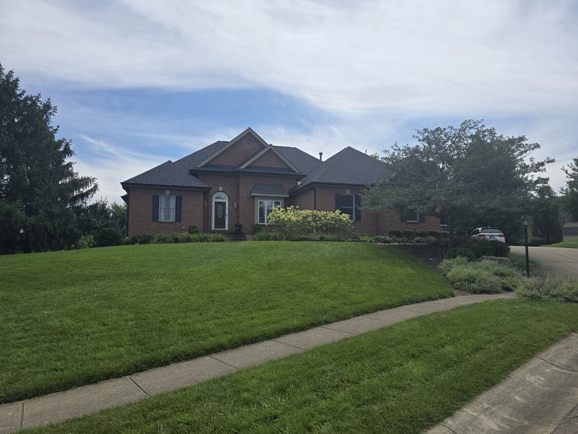Primary Photo - 2595 Yorktown Ct
