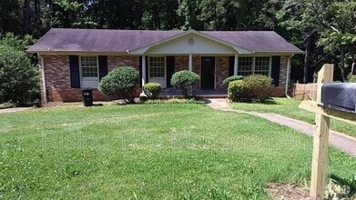 Building Photo - 825 Sherwood Forest Dr