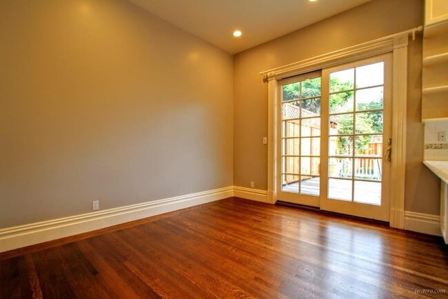 Building Photo - 893 Noe St