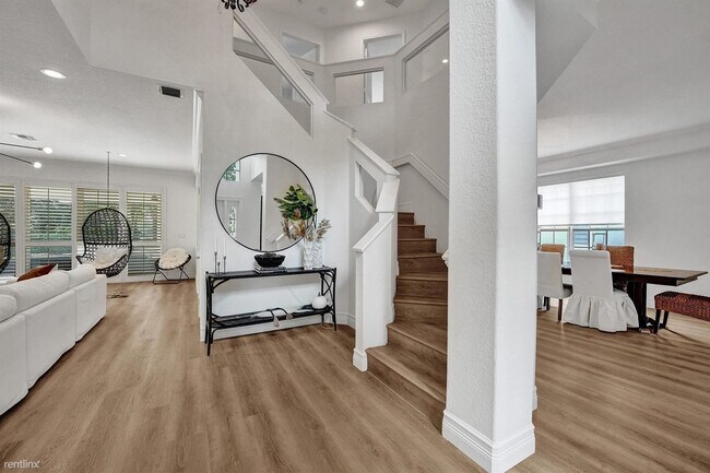 Foto del edificio - 5 br, 4 bath House - 7360 Serrano Ter
