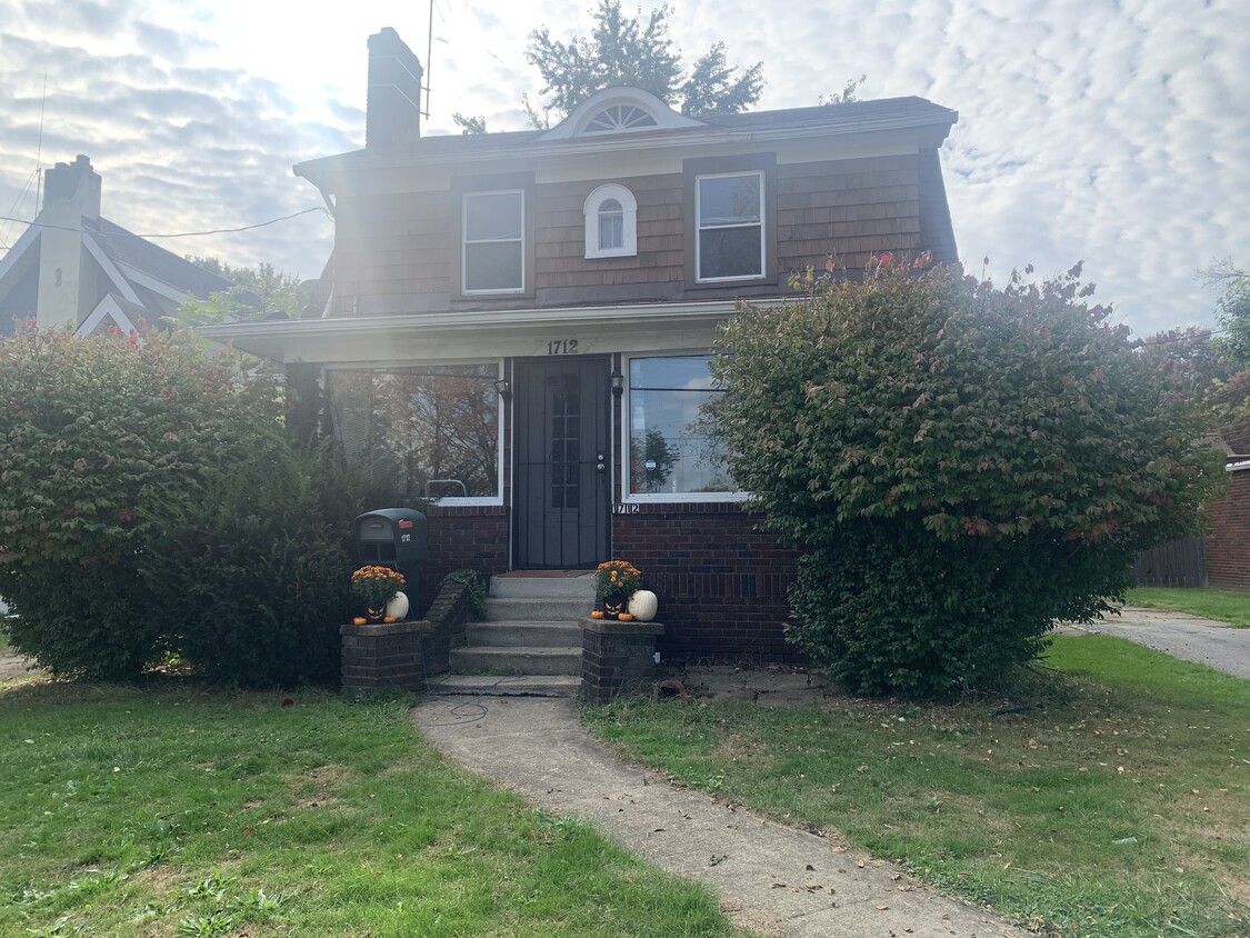 Front of the house. - 1712 Summit Lake Blvd