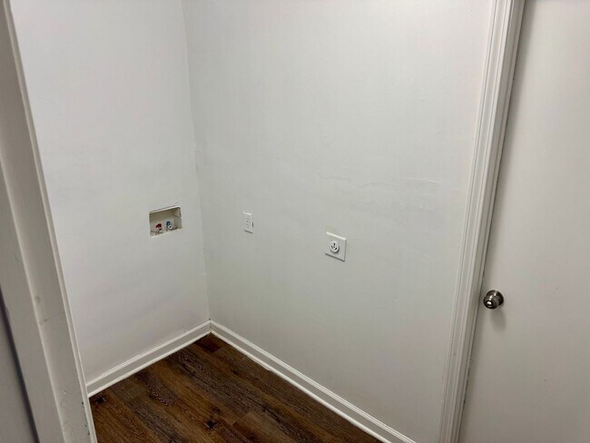 Foto del edificio - 5826 Patricia Dr