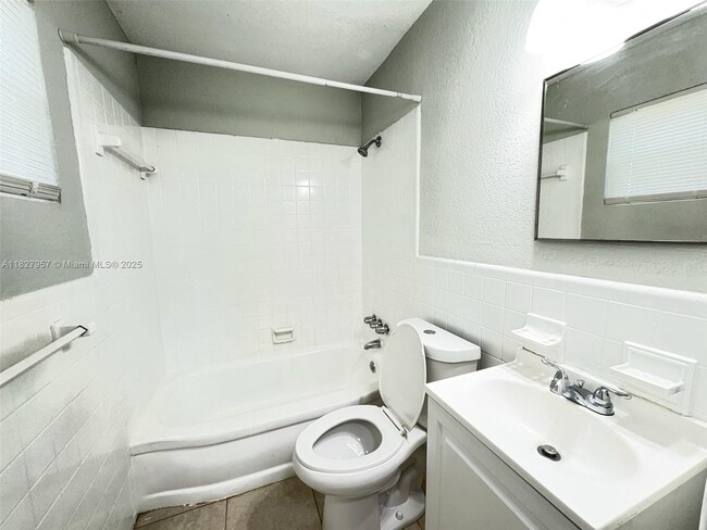 Building Photo - 2840 Funston St