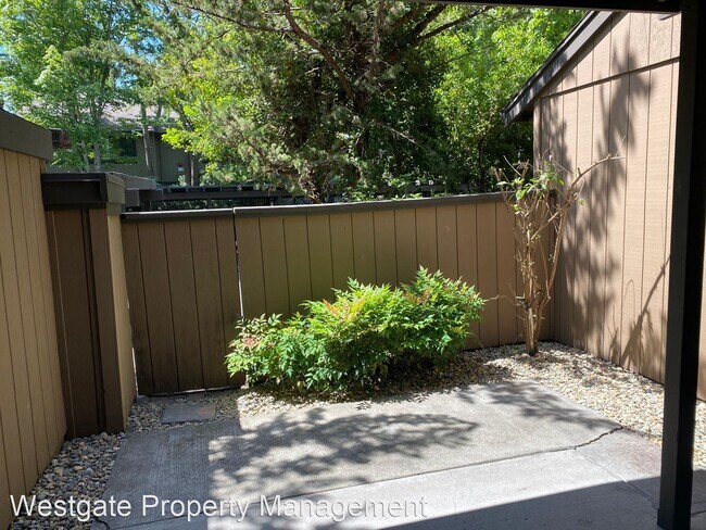 Building Photo - 2 br, 1 bath House - 54 Creek Court