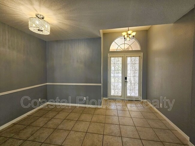 Building Photo - 10441 Greendale Dr