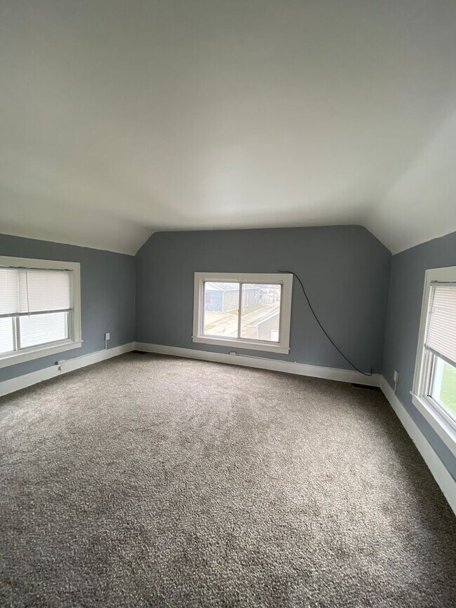 1811 27th St Unit 1811 Apt 3, Rock Island, IL 61201 Room for Rent in