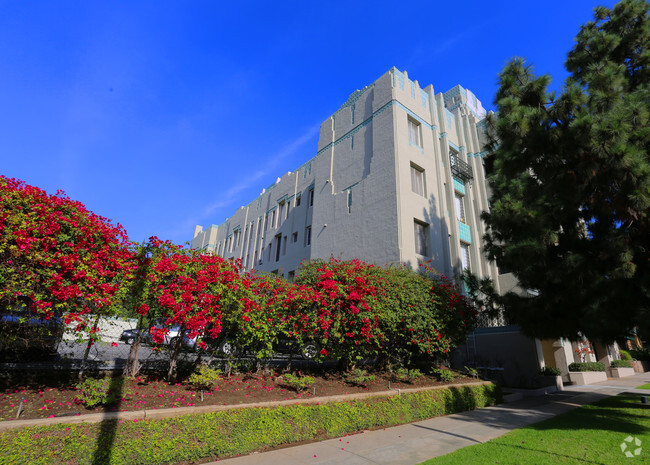 Building Photo - Los Feliz Manor