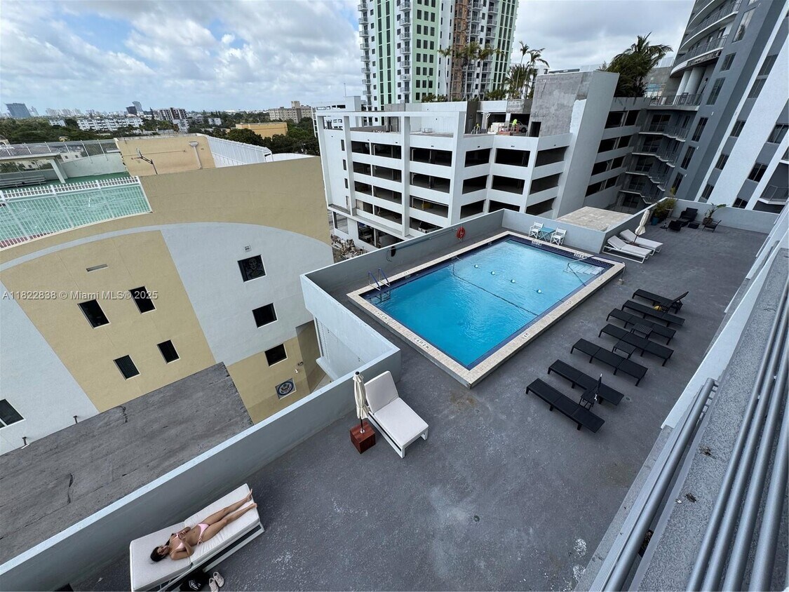 Foto del edificio - 1720 Harrison St