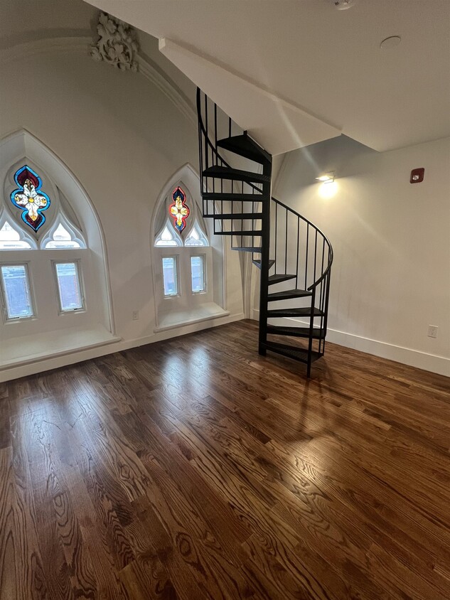 Primary Photo - 380 Montgomery St