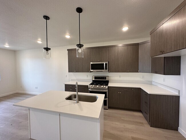 Building Photo - 4712 W Miramonte Wy