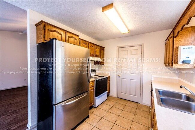 Foto del edificio - 1348 S Jasmine Ln