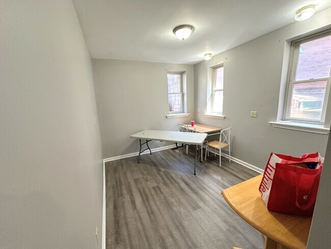 Building Photo - 2221 Jane St