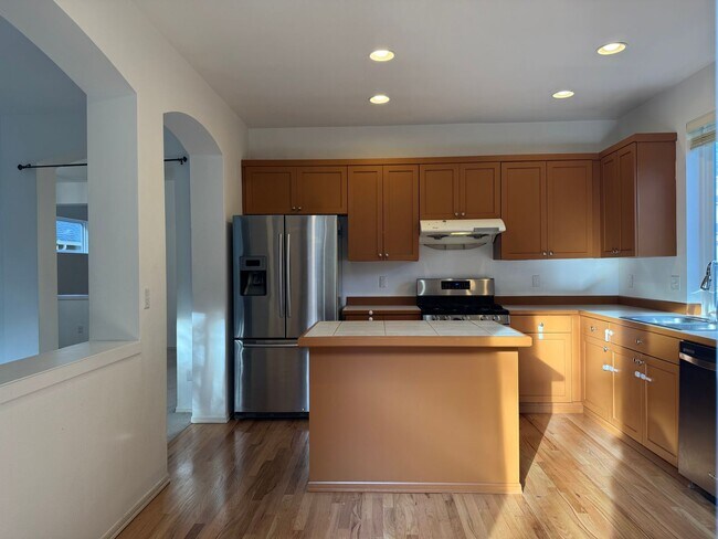 Foto del edificio - CLICK "REQUEST A TOUR" NOW!