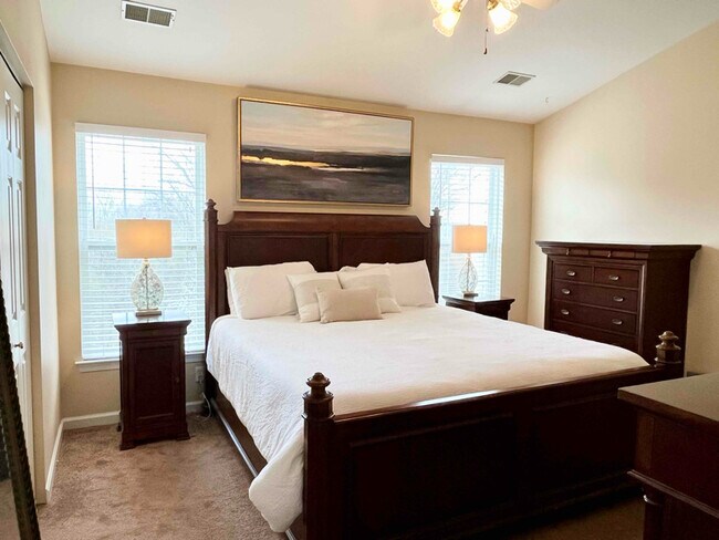 Foto del edificio - 595 Coach Hill Ct