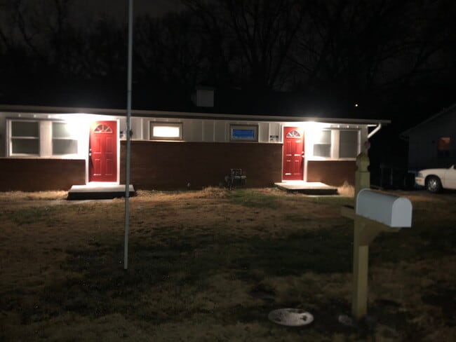 Building Photo - 1740 N 50th Ter