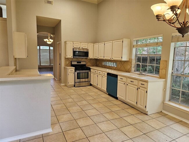 Building Photo - 6930 Shady Ln