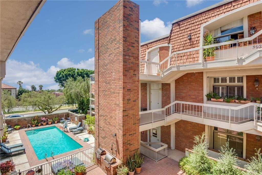 2306 Palos Verdes Dr W Unit 202, Palos Verdes Estates, CA 90274 Condo