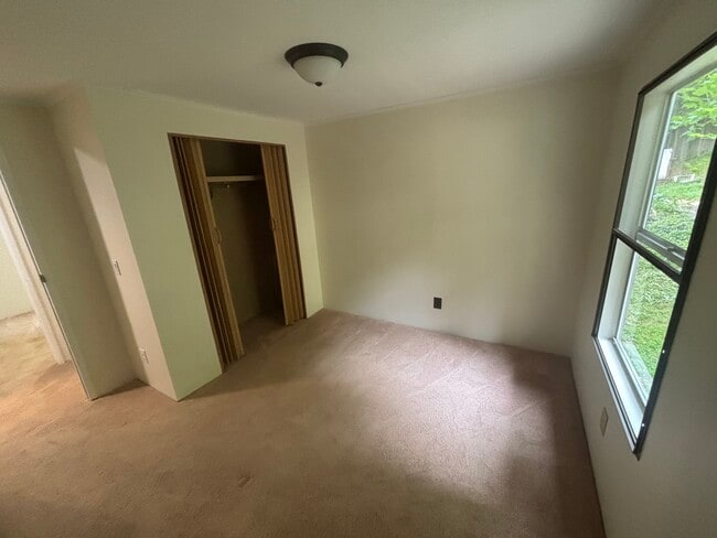 Building Photo - 5 Valleywood Ct