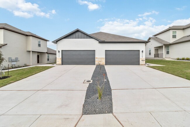Building Photo - 335-339 Nespral Dr