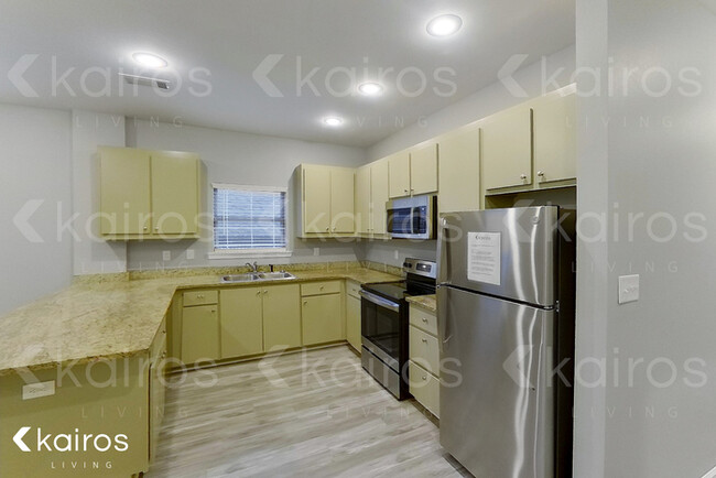 Building Photo - 2105 Perry St, Unit B