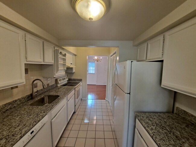 Foto del edificio - 6479 Rockshire St
