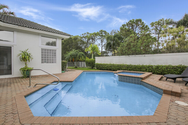 Building Photo - 5307 SW Avila Ct