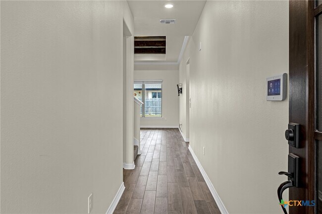 Building Photo - 712 Eagle Pass Dr