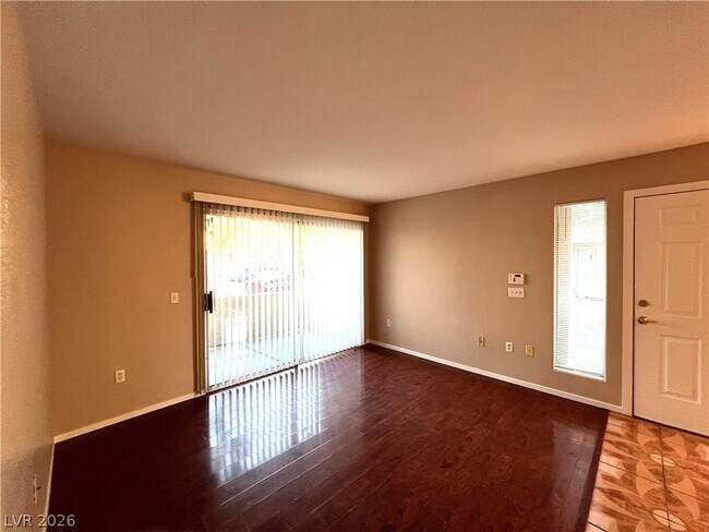 Foto del edificio - 5710 E Tropicana Ave