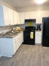 Building Photo - Legacy Crossing Townhomes