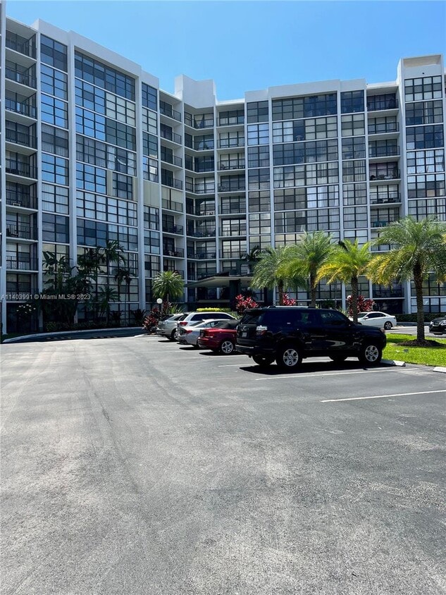 1000 Parkview Dr Unit 523, Hallandale Beach, FL 33009 Condo for Rent