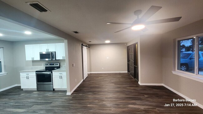 Foto del edificio - Charming 3-Bedroom, 1-Bath Home in the Heart of Daytona Beach – Fully Remodeled! Fenced in yard