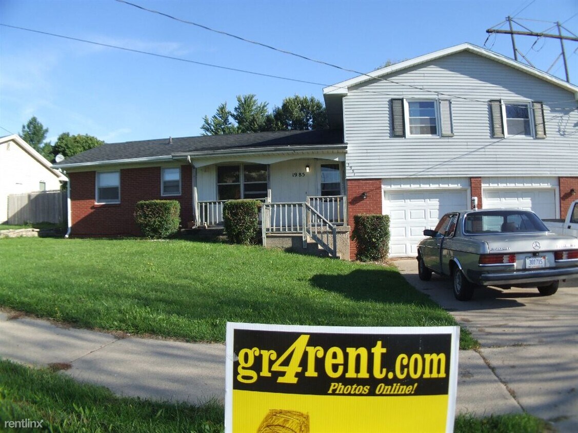 Primary Photo - 2 br, 1 bath Duplex - 1985 52nd St SE