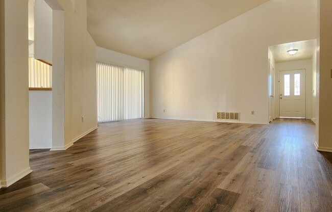 Building Photo - Spacious 4 Bedroom, 2 Bath, Single-Story H...