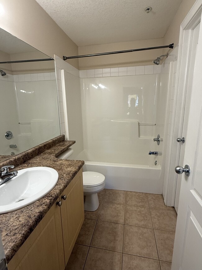 Building Photo - 4910 50 St