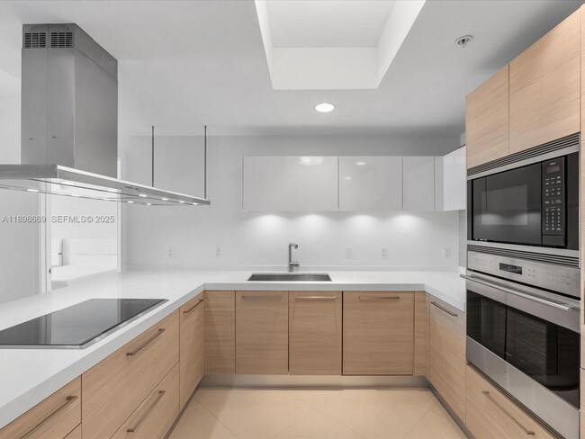 Building Photo - 17301 Biscayne Blvd