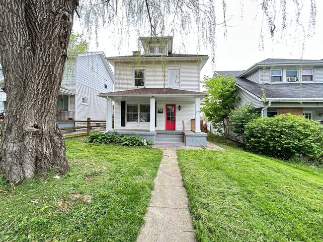 Building Photo - Highland Home