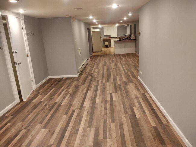 Foto del edificio - 2227 N Bissell St