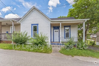 Building Photo - 907 Floral Ave