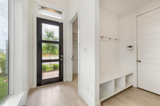 Foto del edificio - 1505 Seeger Dr