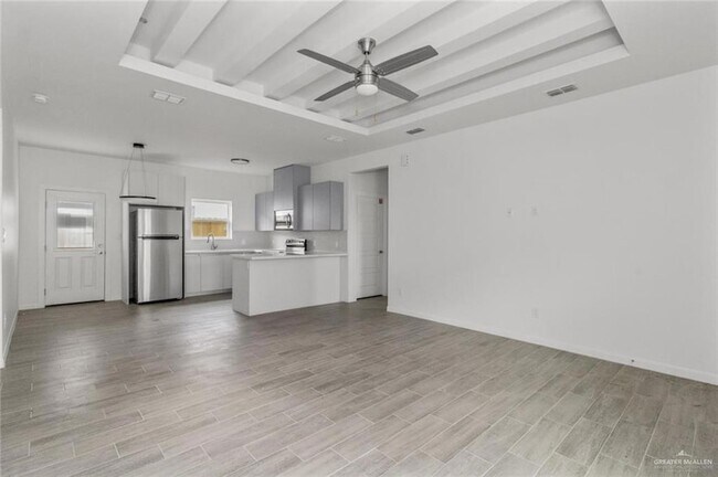 Building Photo - 304 W Campeche Ave