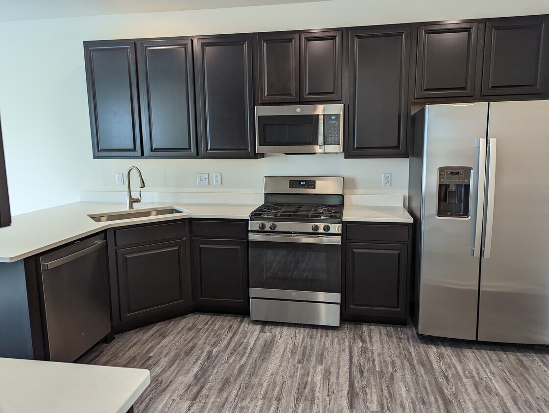 Kitchen - 1129 Hawk Hollow Dr