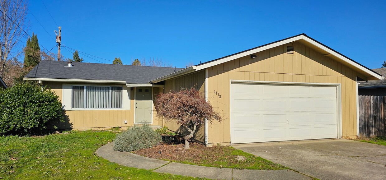 Primary Photo - Single Family 2 Bed with Attached Garage