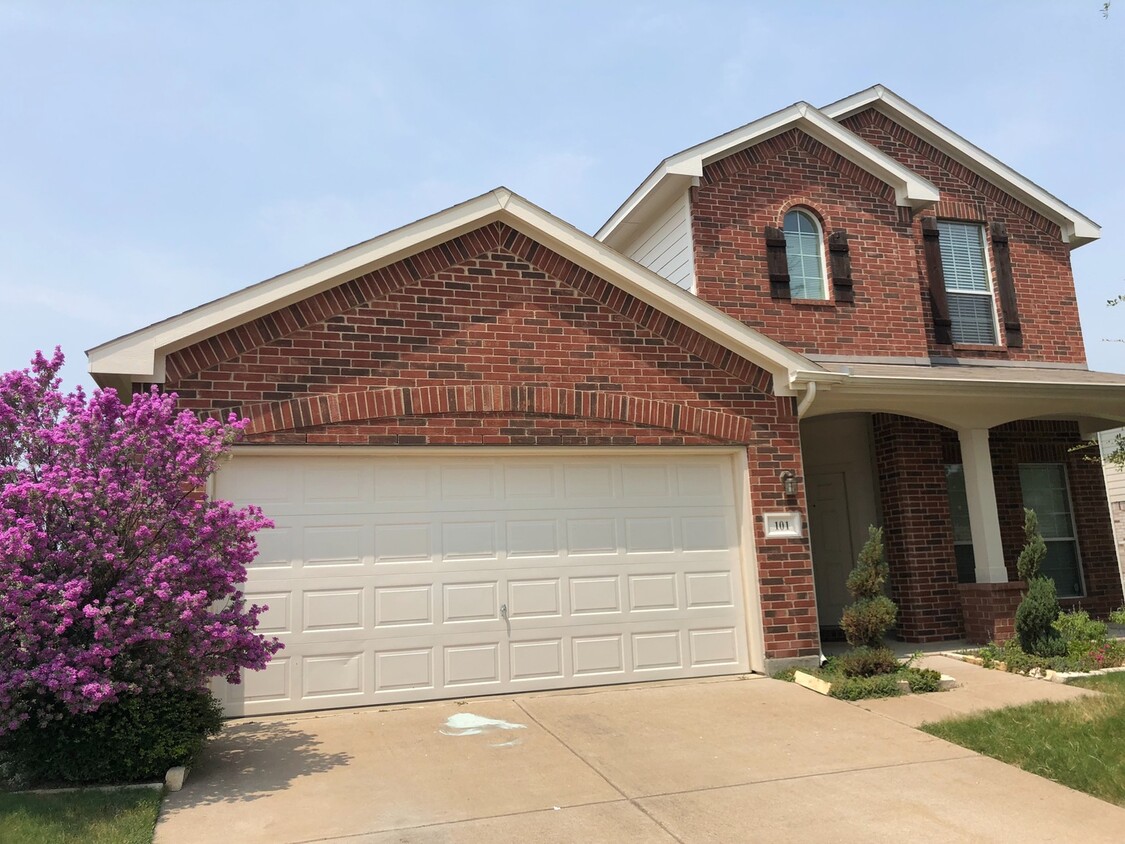 Foto principal - Roomy 4 bedroom 2.5 bath in Waxahachie!!